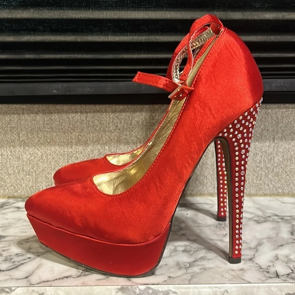 Liliana Zaria 4 Women Red Satin Platform Ankle Strap Rhinestone Pencil Heel NIB - Picture 3 of 11